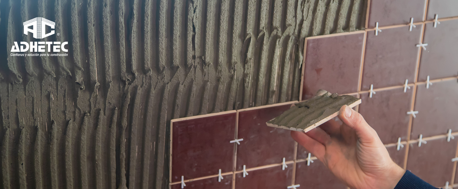 ¿Se puede usar el mismo pegazulejo en pisos y paredes?